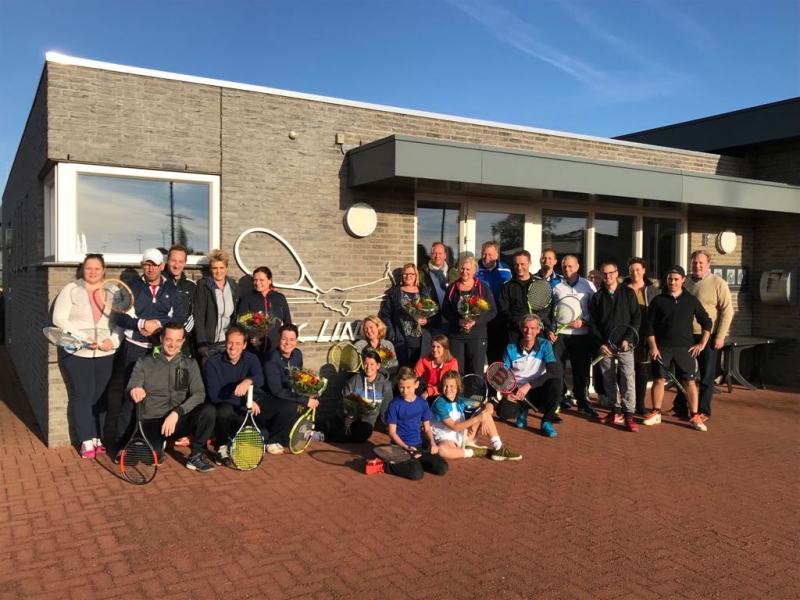 GEZELLIGE AFSLUITING VAN EEN GESLAAGD TENNISSEIZOEN